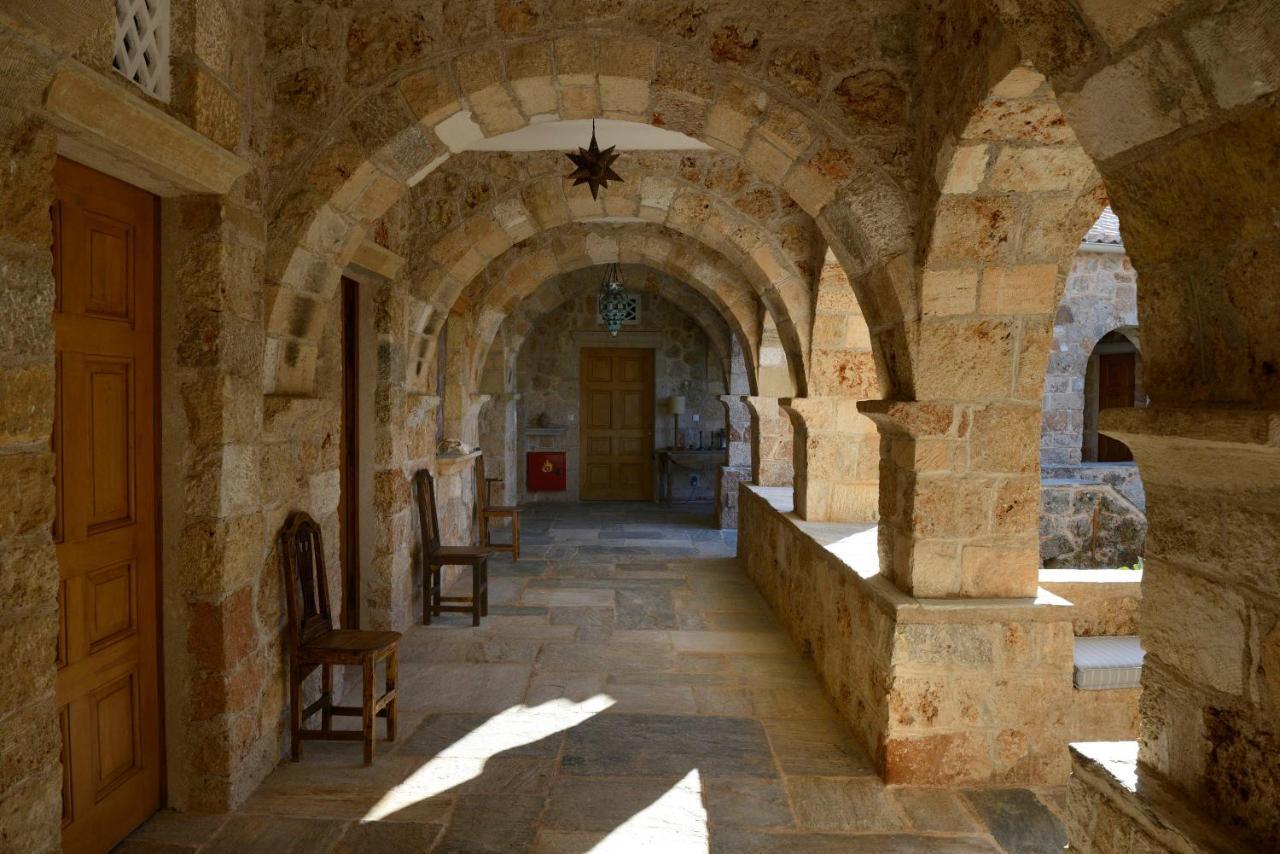 לינה וארוחת בוקר קרדמילי Patrick & Joan Leigh Fermor House מראה חיצוני תמונה