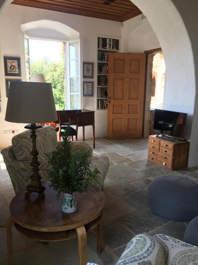 לינה וארוחת בוקר קרדמילי Patrick & Joan Leigh Fermor House מראה חיצוני תמונה