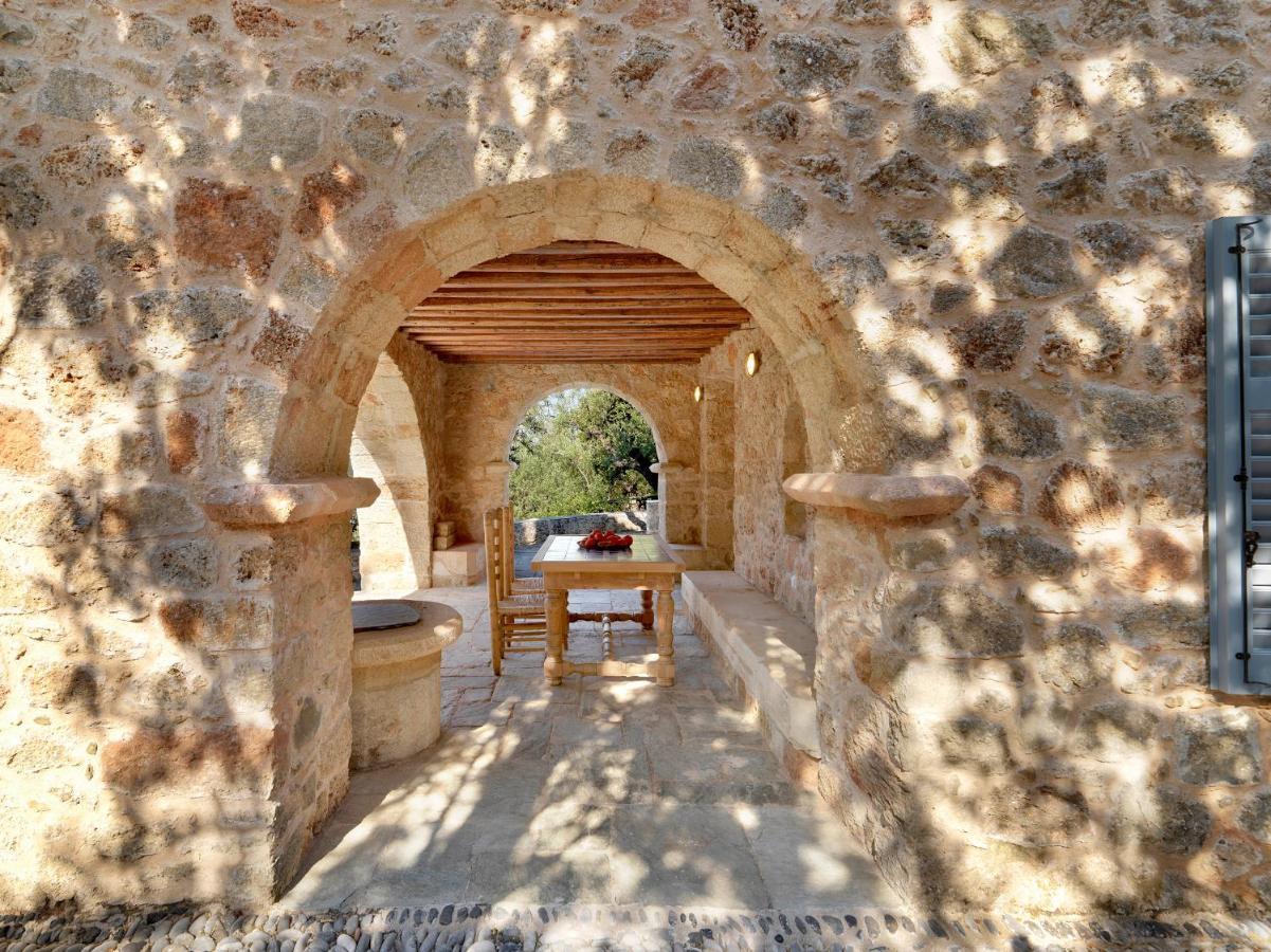לינה וארוחת בוקר קרדמילי Patrick & Joan Leigh Fermor House מראה חיצוני תמונה